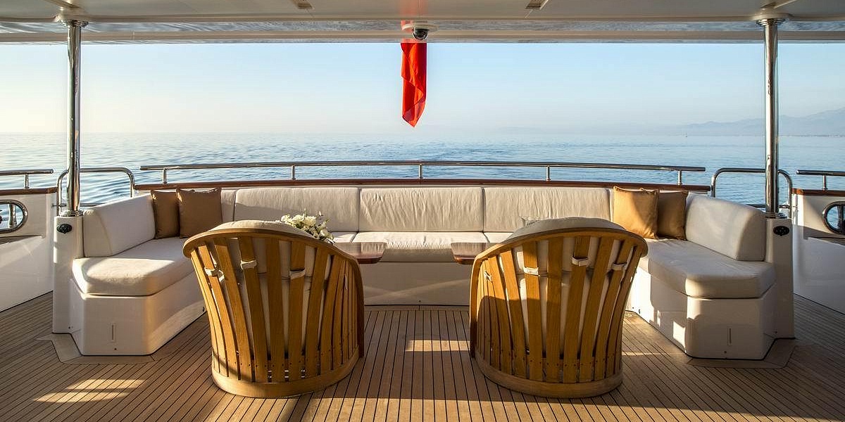 Аренда яхты Benetti Crystal 140 - NELA (Soy Amor) во Франции